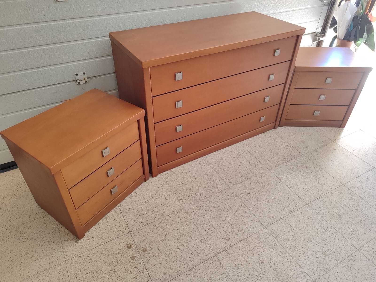 Cómoda e cabeceiras maciço