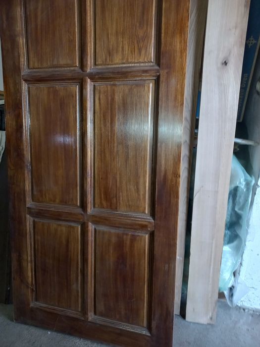 Двері дерев'яні, ясенові