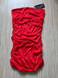 Czerwona drapowana sukienka tuba