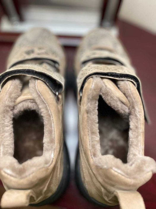 Продам зимові кросівки Lestrosa