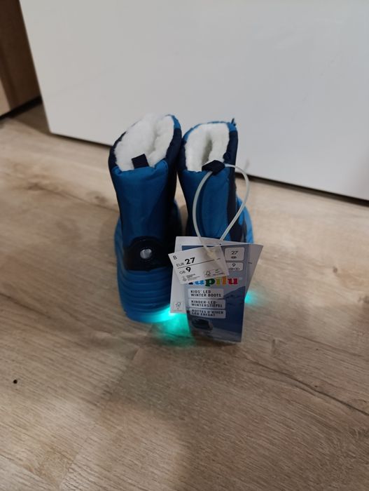 Nowe śniegowce 27 świecące wodoodporne buty zimowe ocieplane