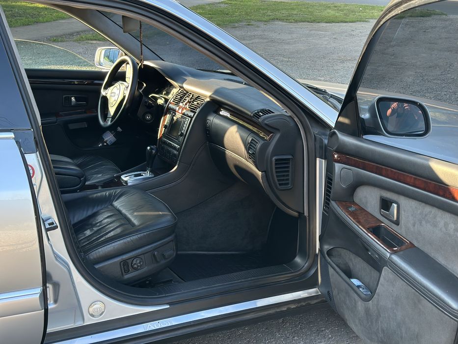 Продам Audi A8 D2