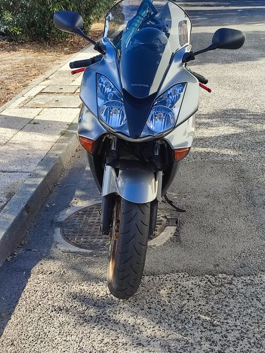 Honda VFR 800 cinz