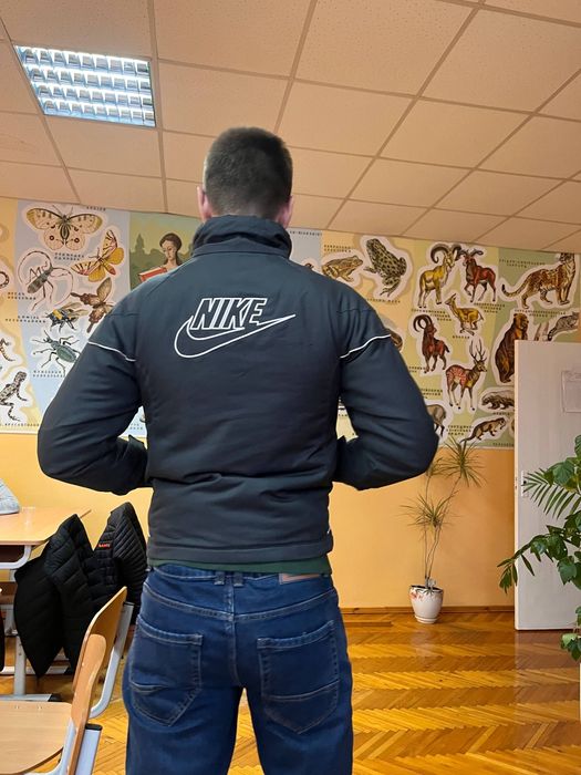 Продаю Вітровку Nike