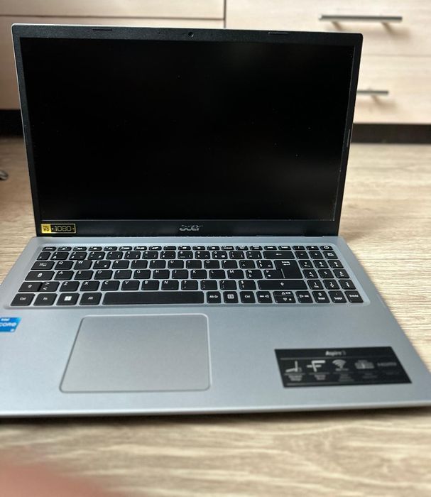 ACER Aspire 3 .СТАН НОВОГО.Не використовувався НІКОЛИ!!

acer