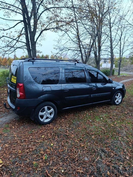 Автомобиль Dacia Logan