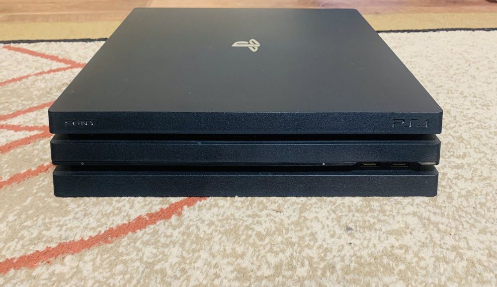 Продаю Playstation 4 pro 1 TB