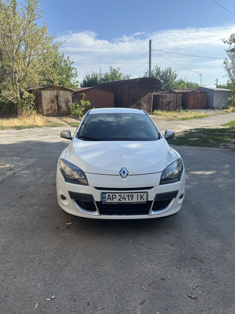 Меган 3   1.6 бензин автомат