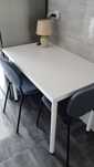 Mesa nova com 2 cadeiras