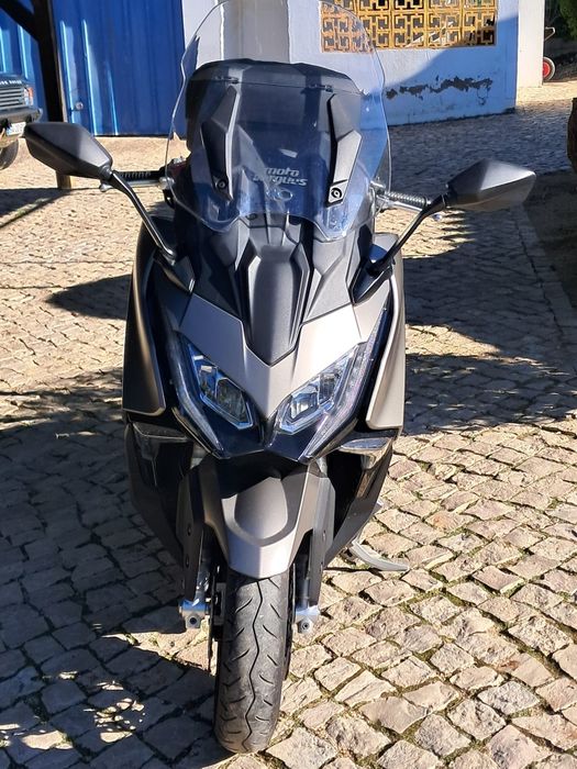 Kymco AK550cc Premium - maio 2023- Faro
