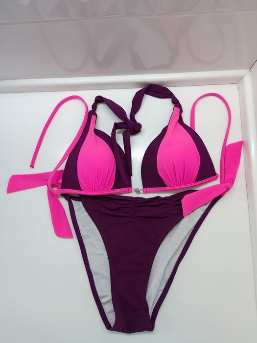 Яскравий купальник 42р.