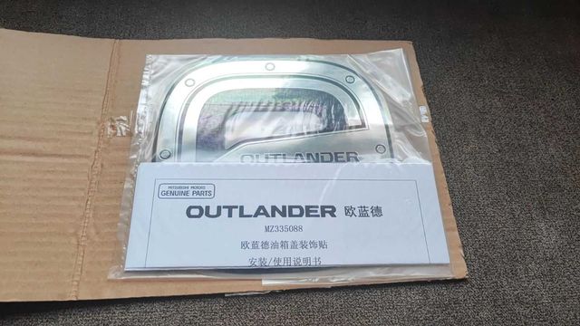 Накладка на кришку, лючок бензобака Mitsubishi Outlander 3, XL