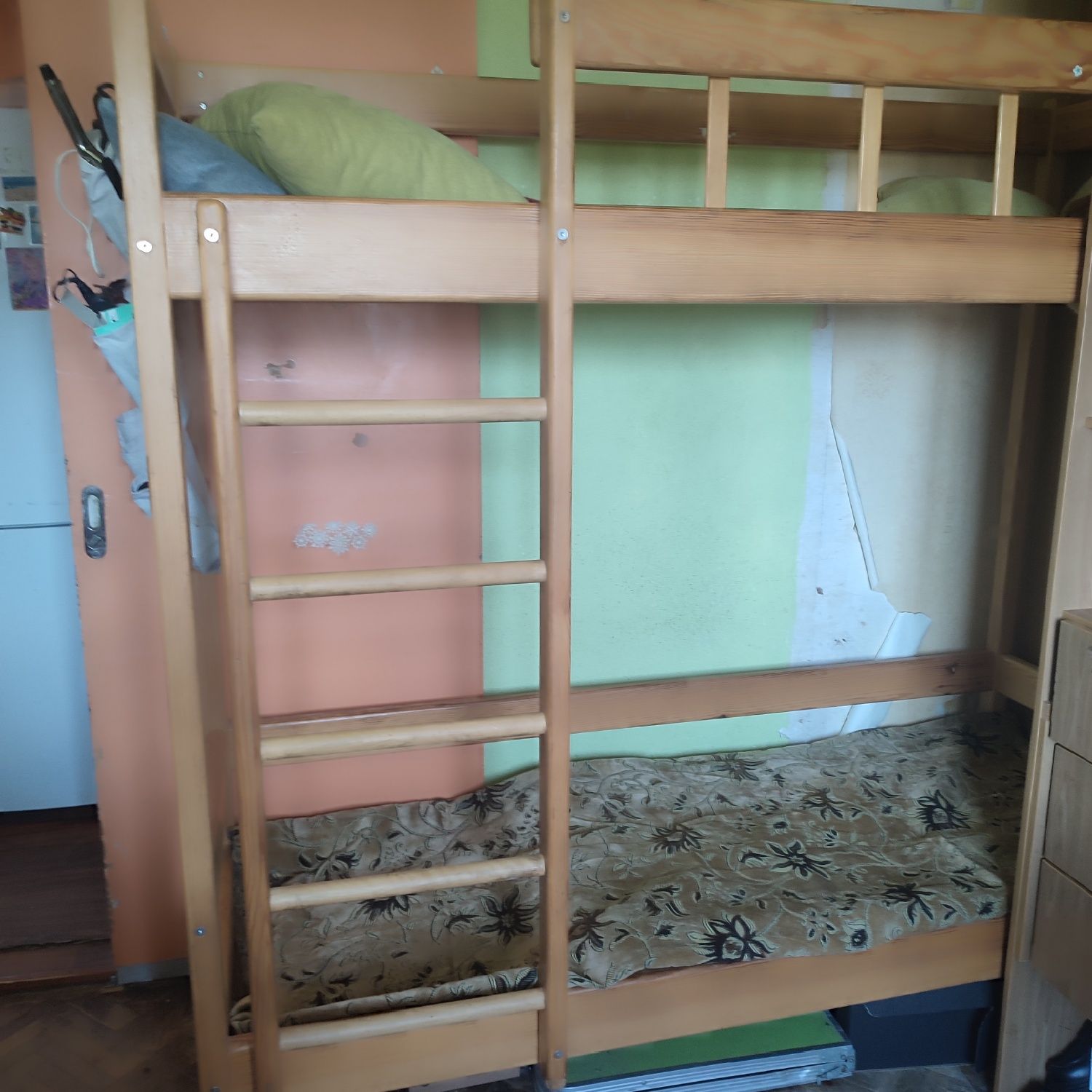 Продам двухъярусную кровать