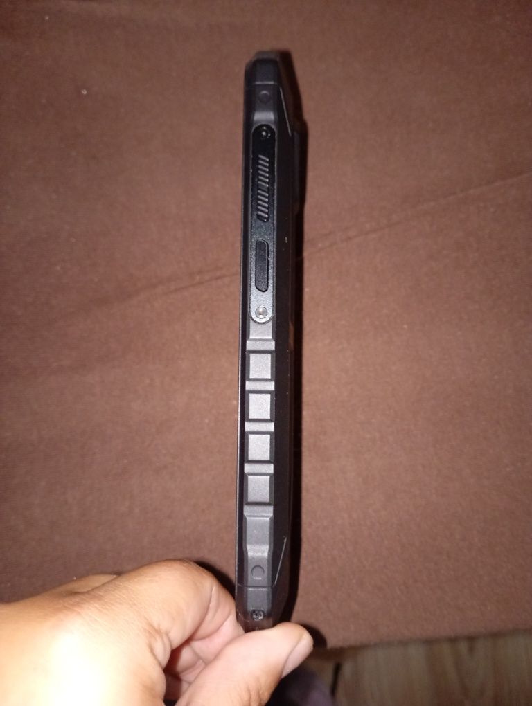 Smartfon Hammer Iron V