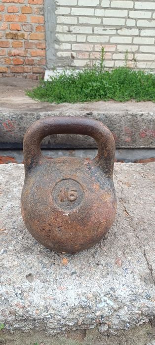 Продам гирю 16 кг.