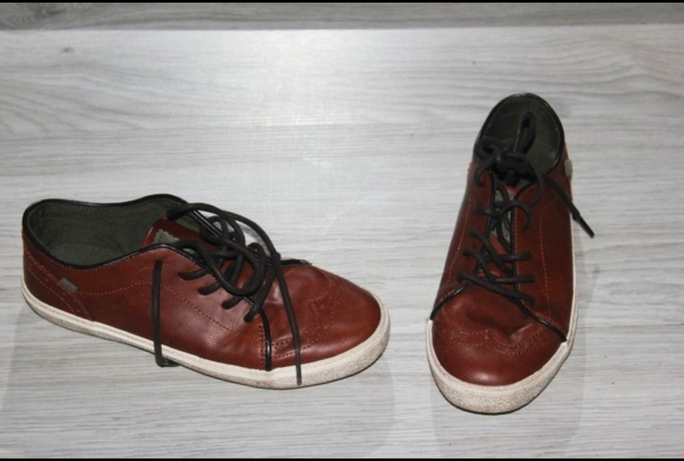 Демісезонне та зимове взуття для підлітка