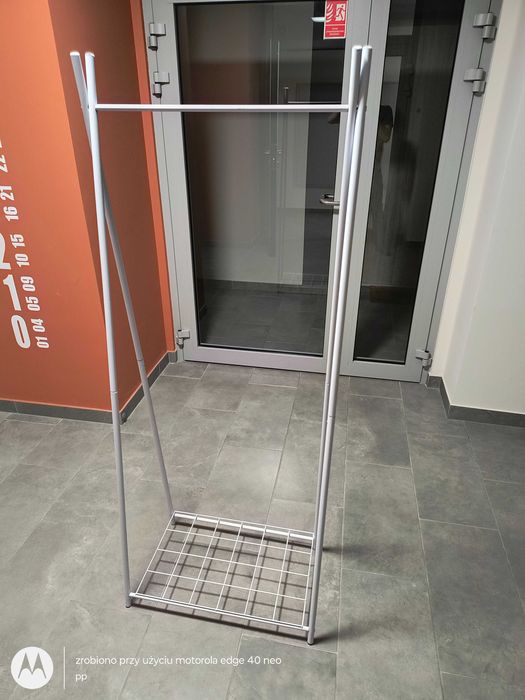 Wieszak stojak składany przenośny tymczasowy