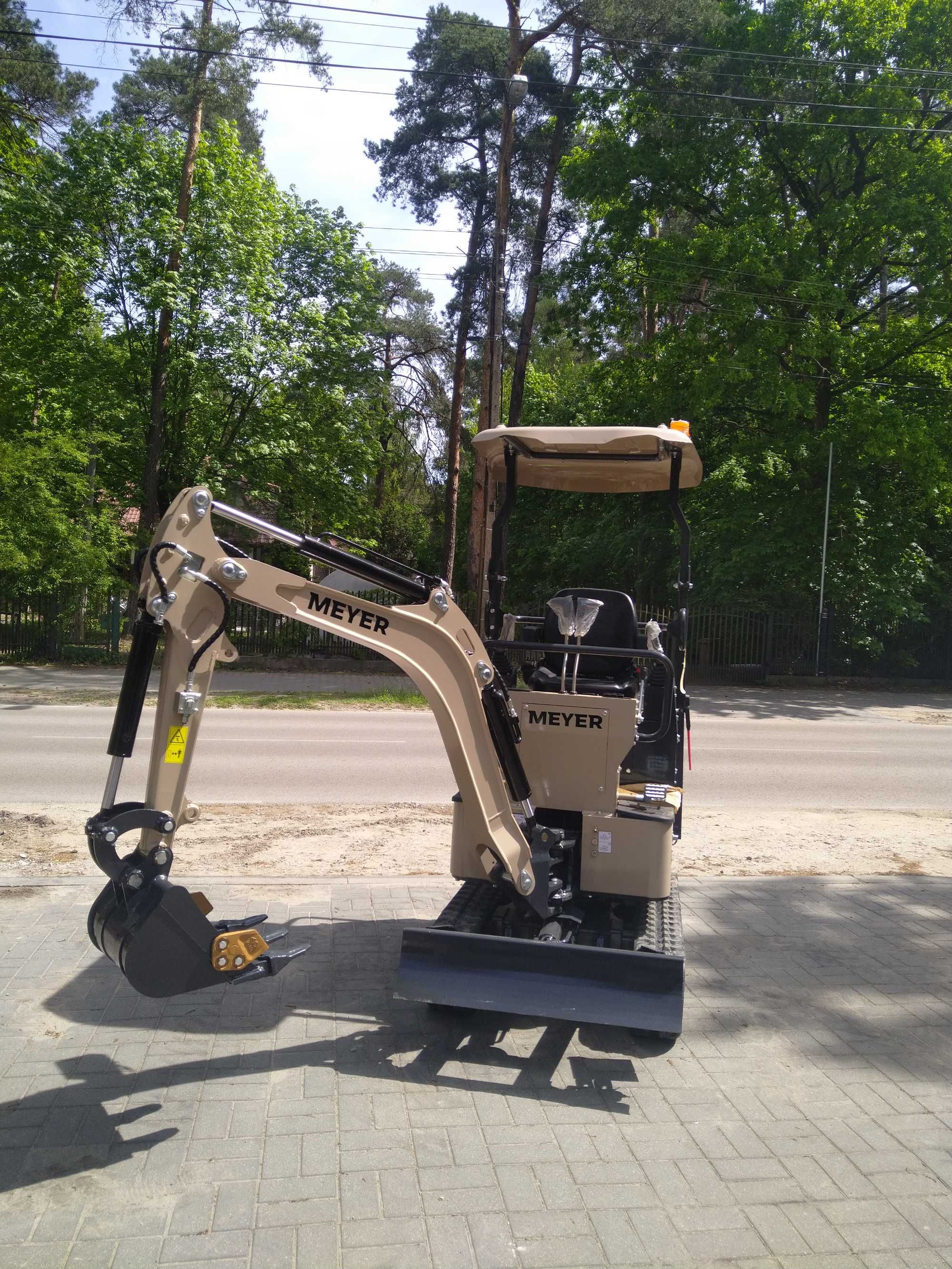 Minikoparka MEYER EX12 – skrętne ramię, joystick, rozsuwane gąsienice