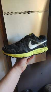 Buty trekkingowe Nike Lunarfly 3GTX mą membranę Gore-Tex. Rozmiar 44