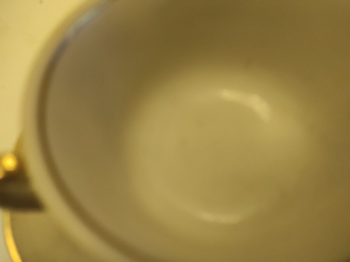 Porcelana Chodzież - filiżanka ze spodkiem, złoty kwiatek - relikt PRL