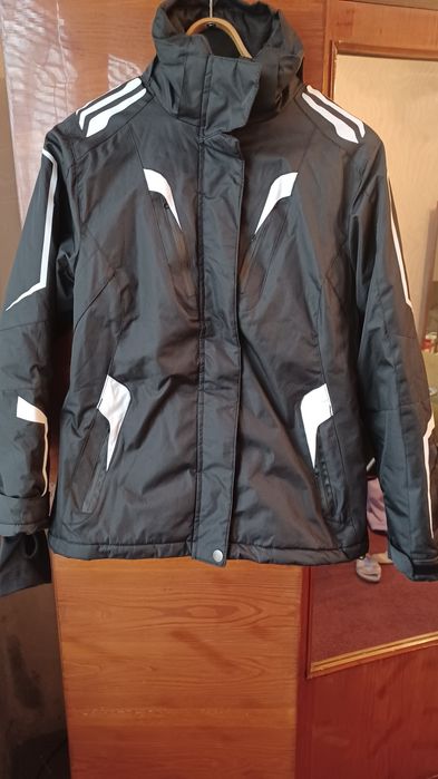 Лыжная женская  куртка.