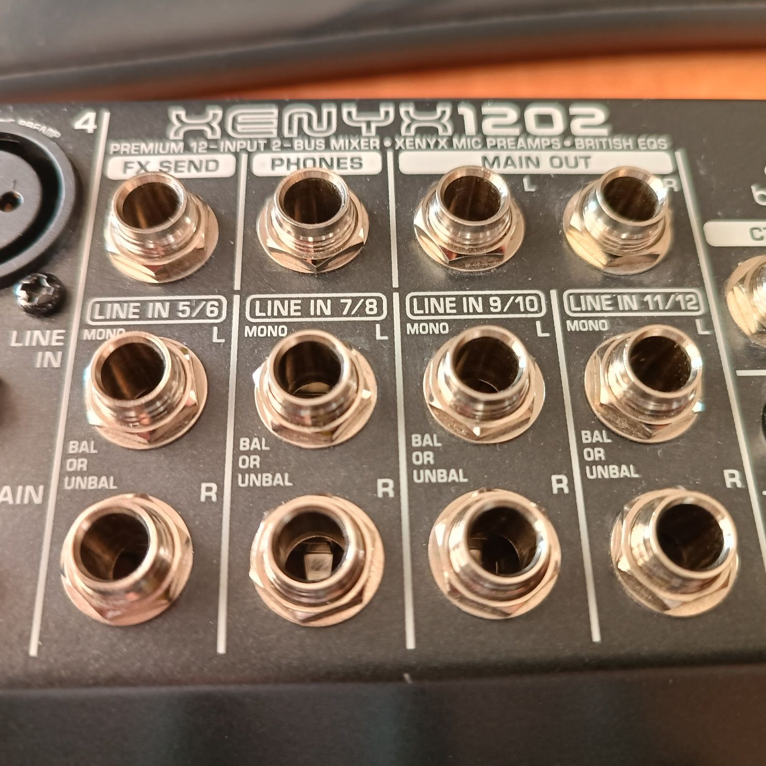 mikser Behringer Xenyx 1202