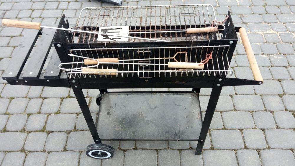 Grill ogrodowy  węglowy