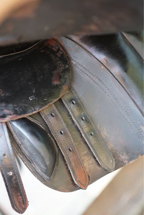 Сідло на коня Седло на лошадь