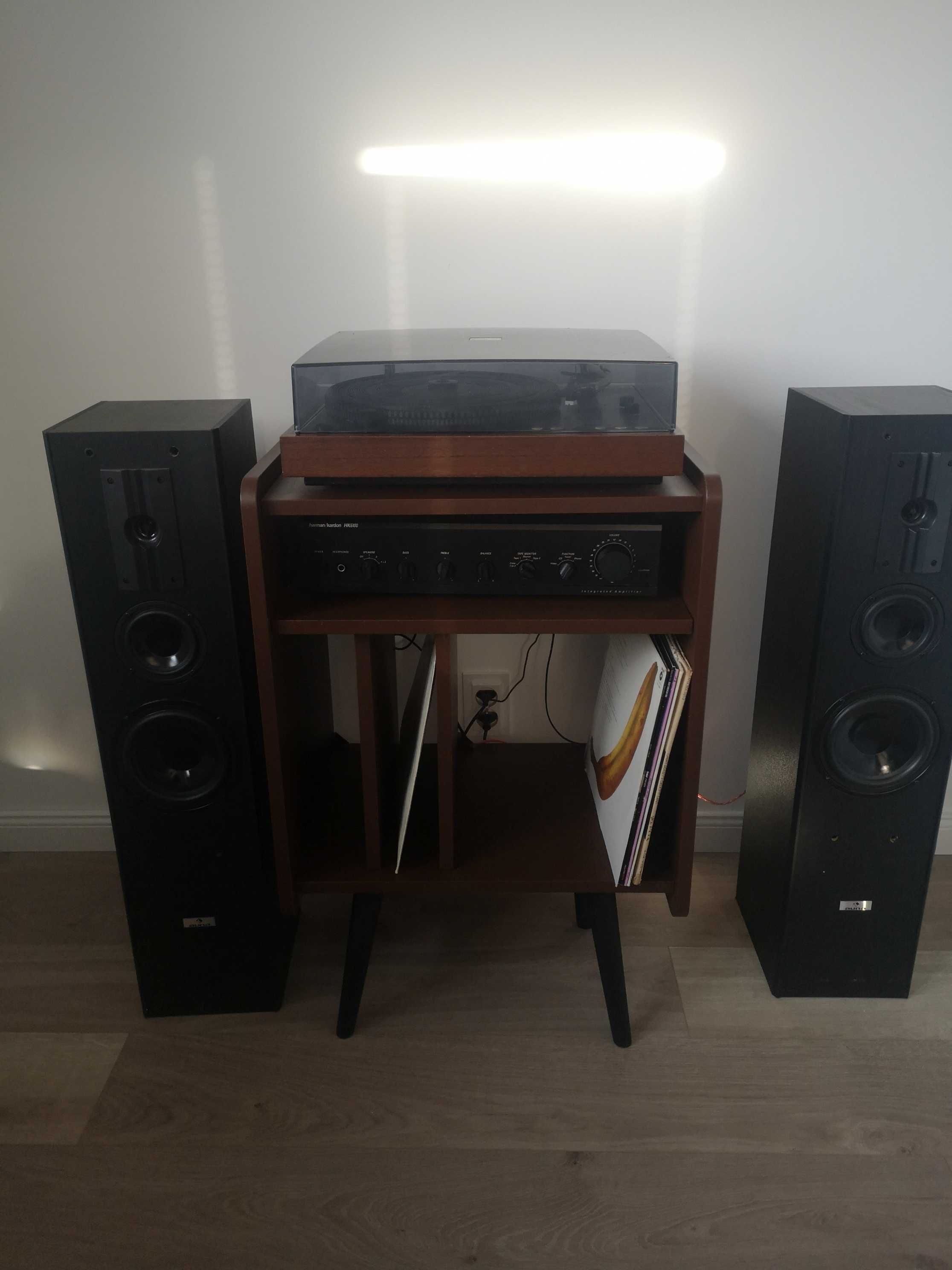 Retro szafka pod gramofon z wzmacniaczem