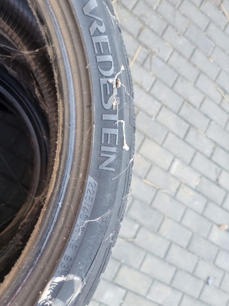 Komplet opon zimowych 225/40 r19