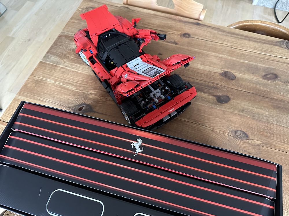 LEGO Technic Ferrari Daytona SP3 42143