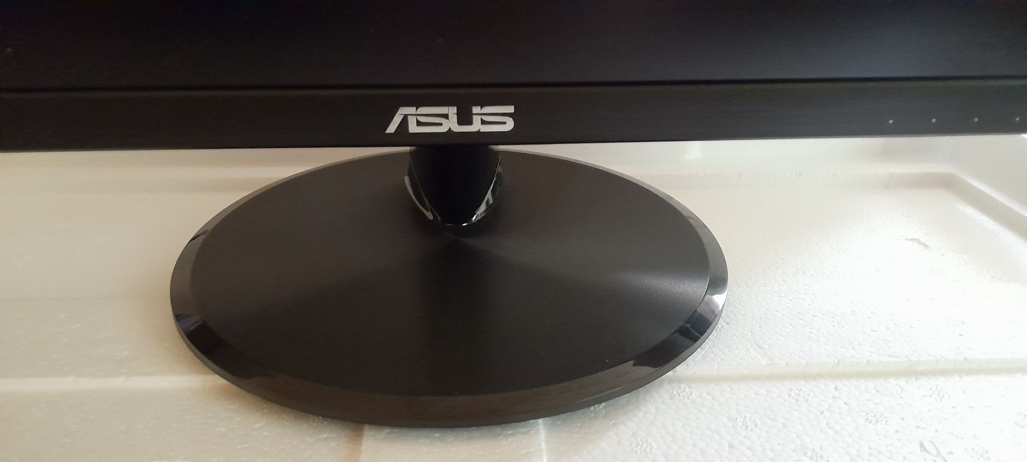 Asus LCD монитор.