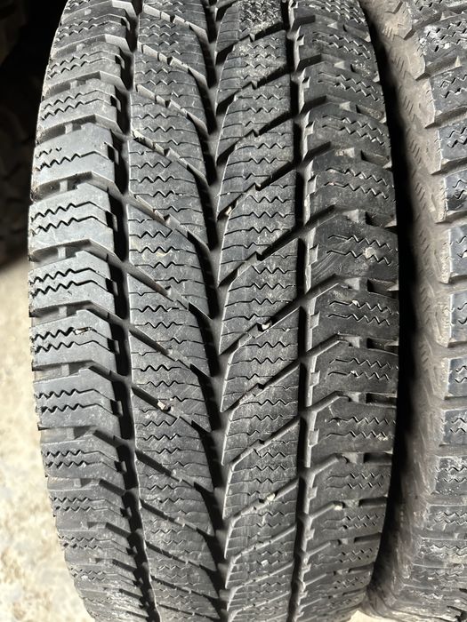 Продам шини 215/65 R16C Uniroyal SnowMax 2