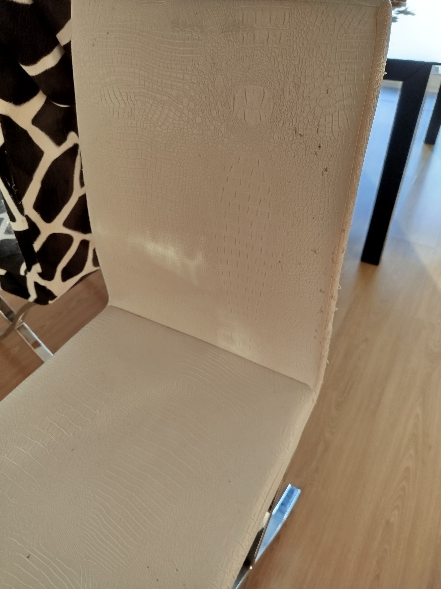 Cadeiras em pele com forro print animal
