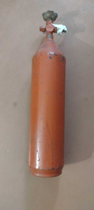 Баллон от огнетушителя под газ высокого давления , 3литра , с вентилем