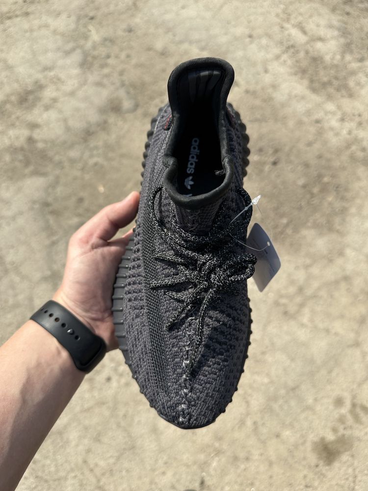 Кросівки Adidas Yeezy Boost 350 v2 Black Reflective Laces (42)