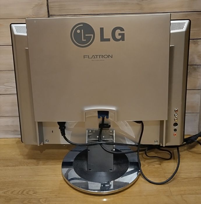 Монитор 19 LG с ТВ тюнером