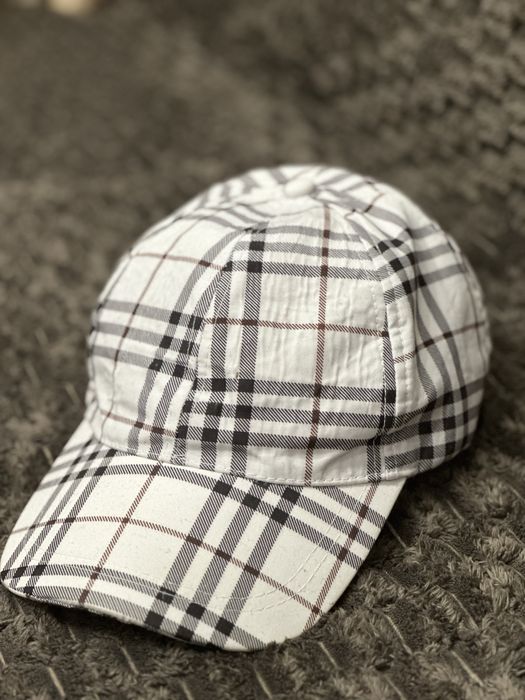 Кепка burberry.