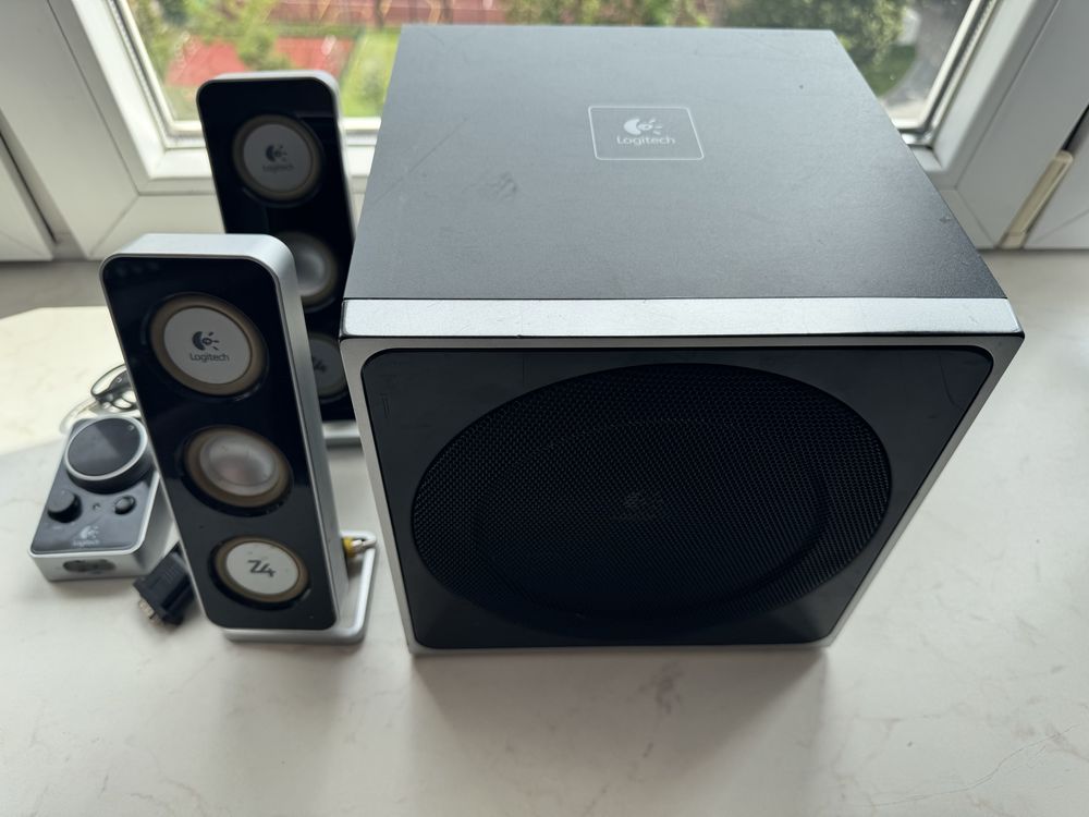Logitech Z4 glosniki komputerowe i nie tylko.
