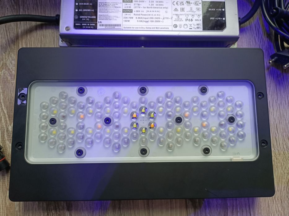 Sprzedam lampę X30 Blue 215W soczewk skupiające i Radiion