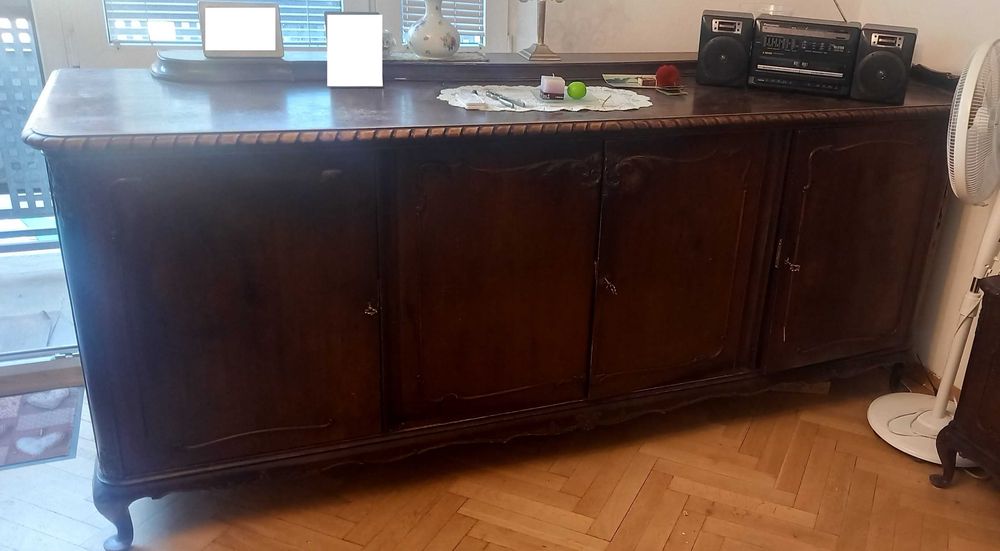 solidna drewniana komoda z  okresu dwudziestolecia międzywojennego