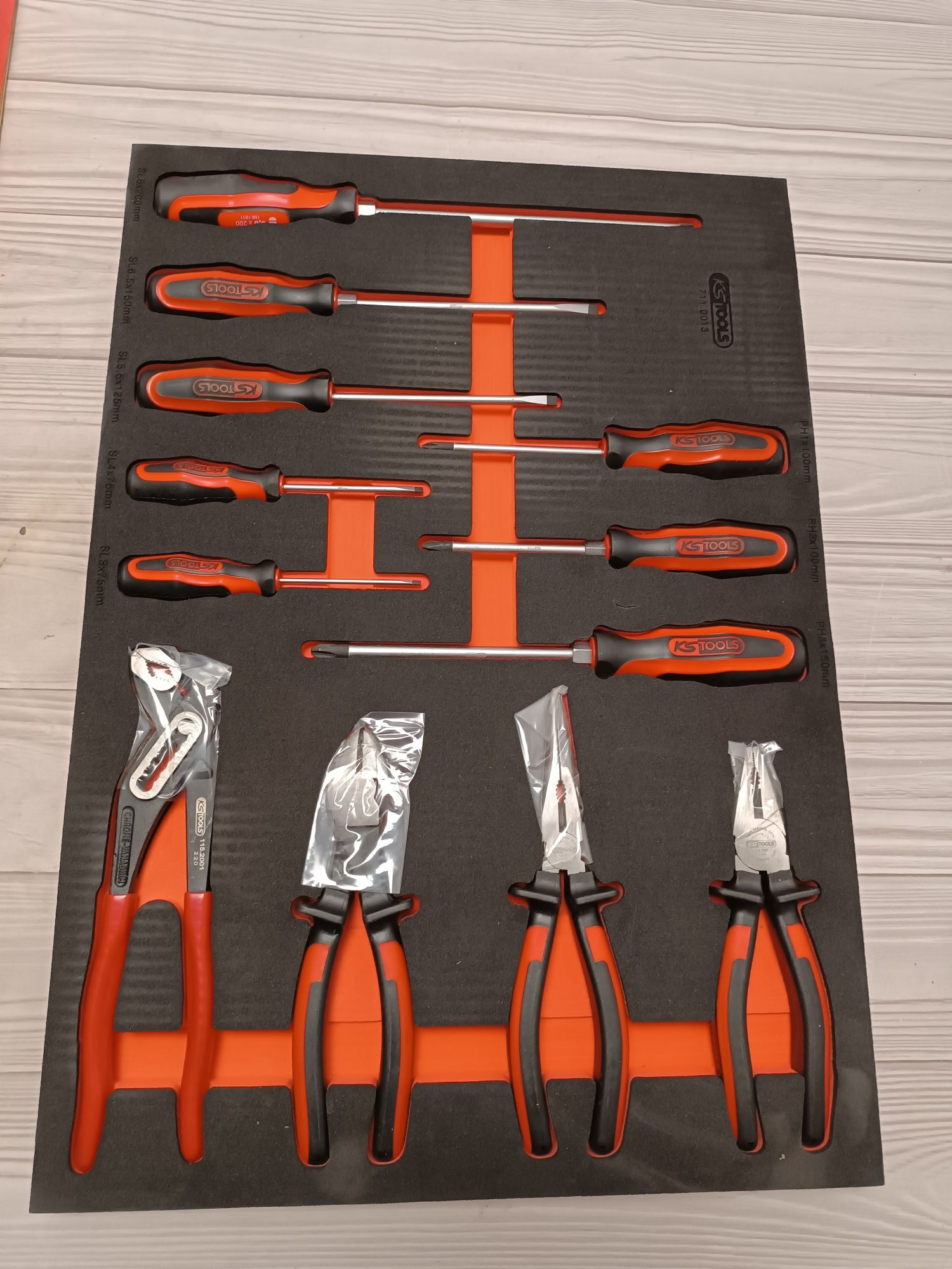 KS-Tools 713.0215 набір інструменту на 3 вкладишах 215 шт