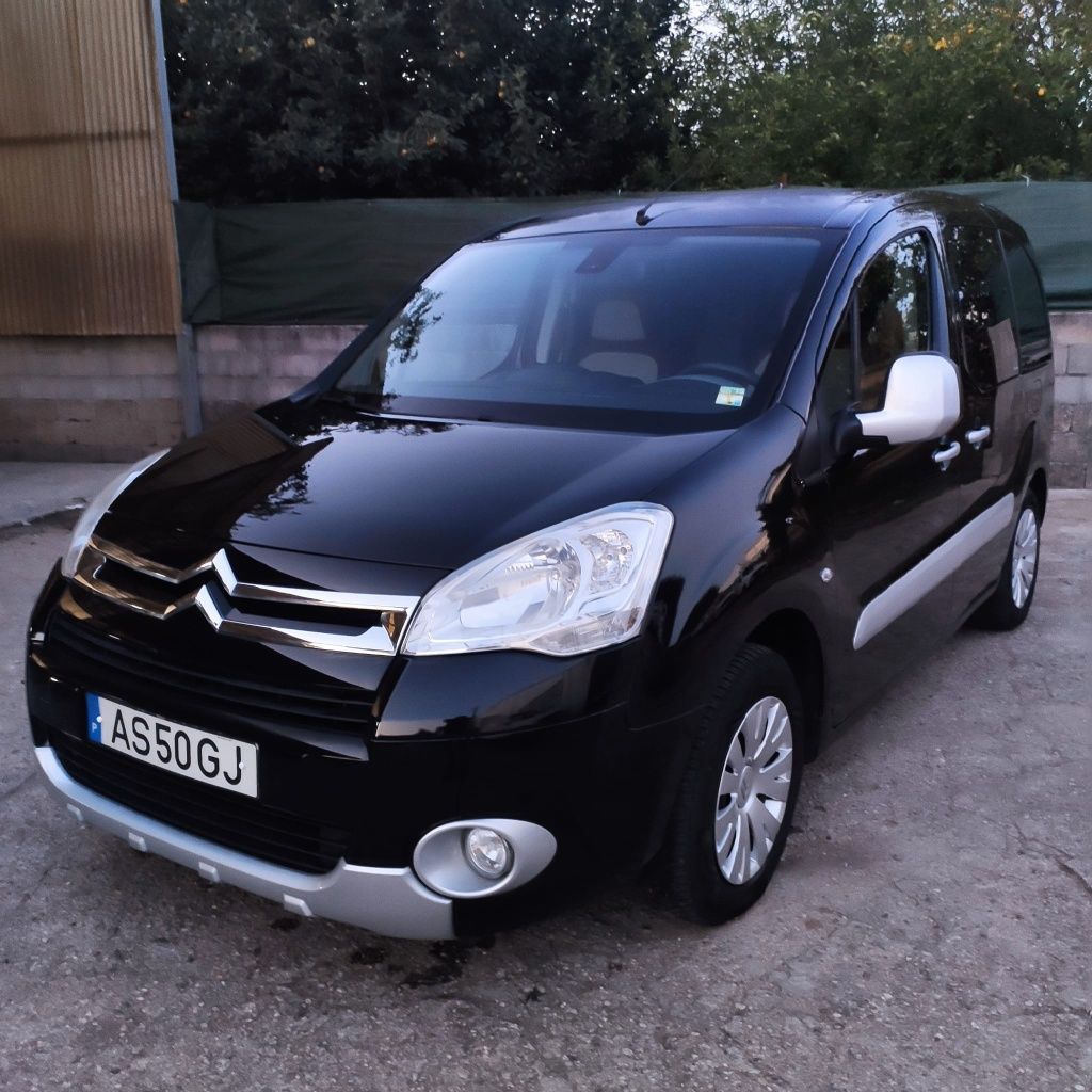 Citroën Berlingo (MultiSpace) 
1.6L [e-HDI] 92HP Automática 
5 Lugares