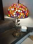 Lampa typu Tiffany z kamieniami naturalnymi