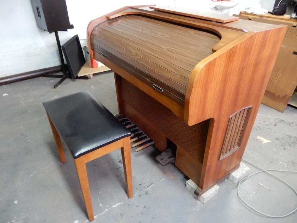 Hammond  organ z wbudowanym głośnikiem Leslie