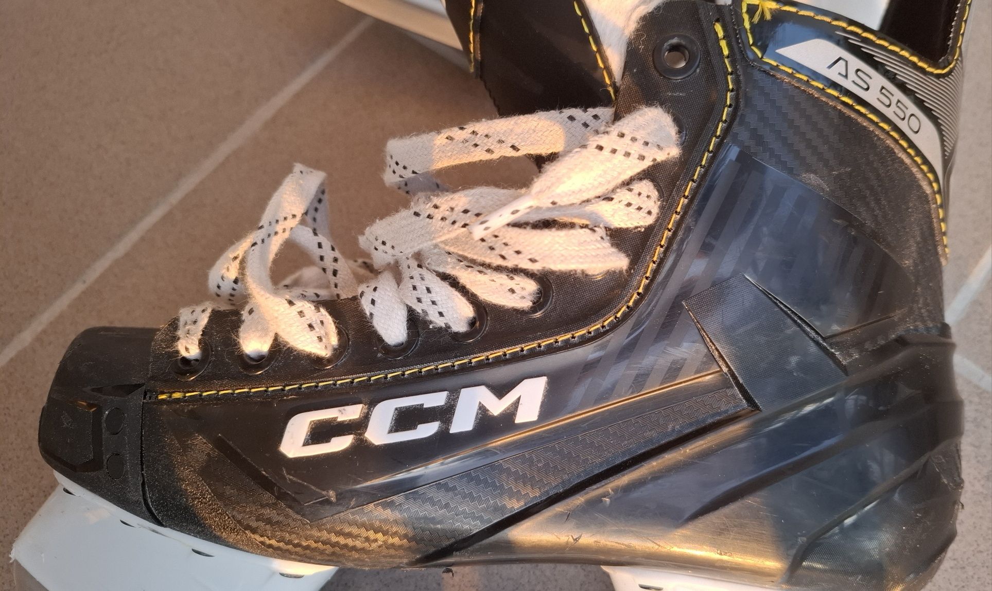 Łyżwy CCM AS 550 REGULAR rozmiar 8 czyli 43