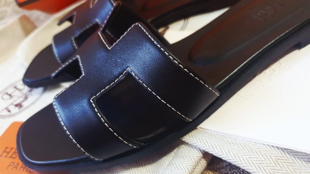 Шльопанці на 35 розмір чорні жіночі