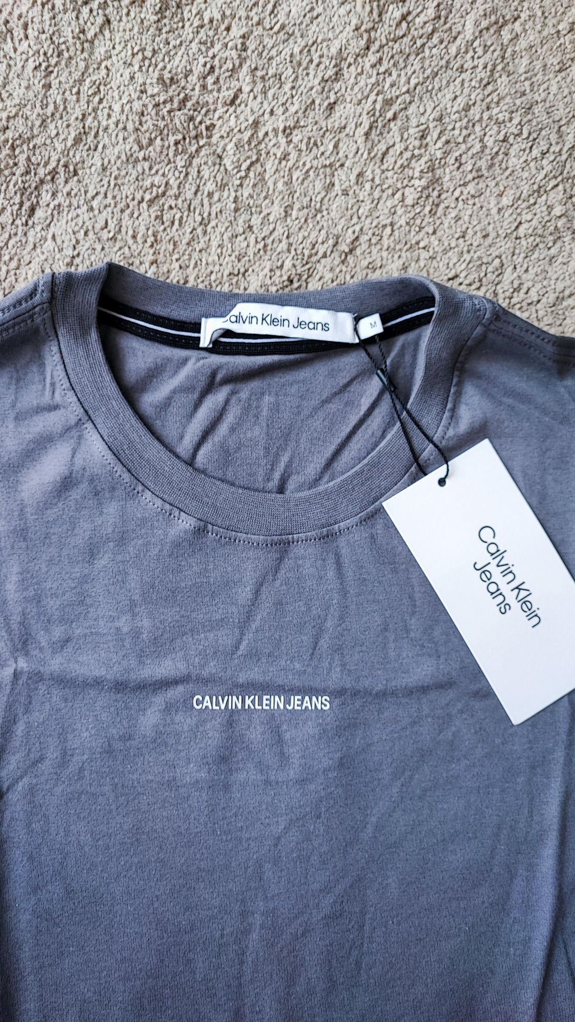 T-shirt Calvin Klein NOVA