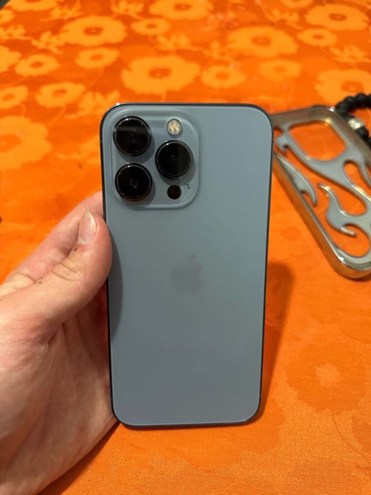 Iphone 13 Pro Azul claro.