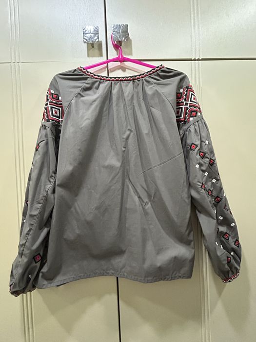 Вишиванка сіра, чорна